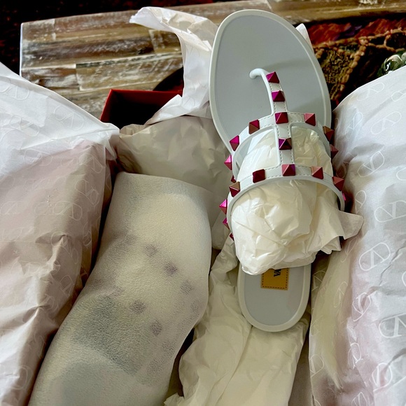 White Valentino Slide with Pink Rockstuds